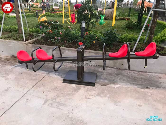 Thi công lắp đặt đồ chơi ngoài trời cho sân vườn nhà khách tại Chương Mỹ, Hà Nội